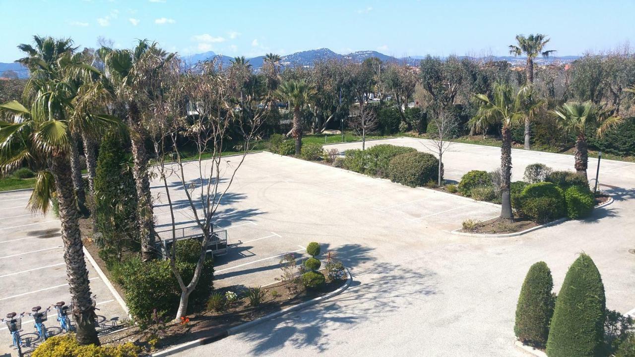 Les Ecrins De La Badine - Hameaux Apartment Hyeres Luaran gambar