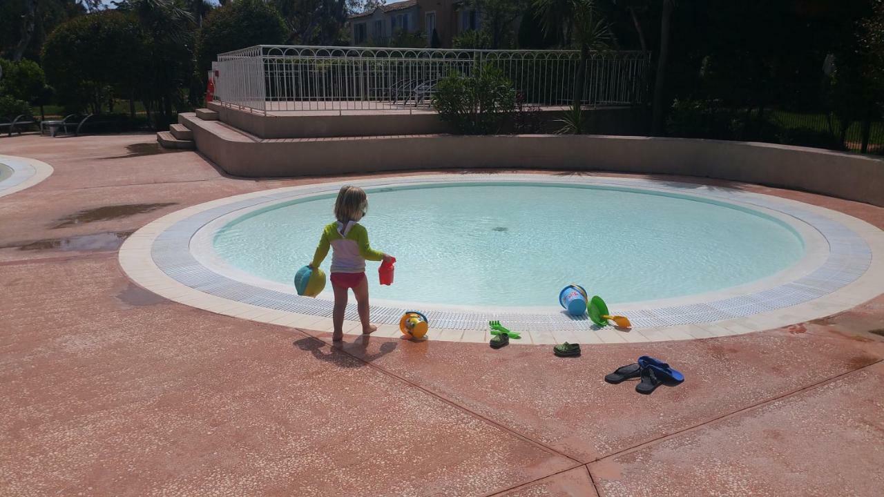 Les Ecrins De La Badine - Hameaux Apartment Hyeres Luaran gambar