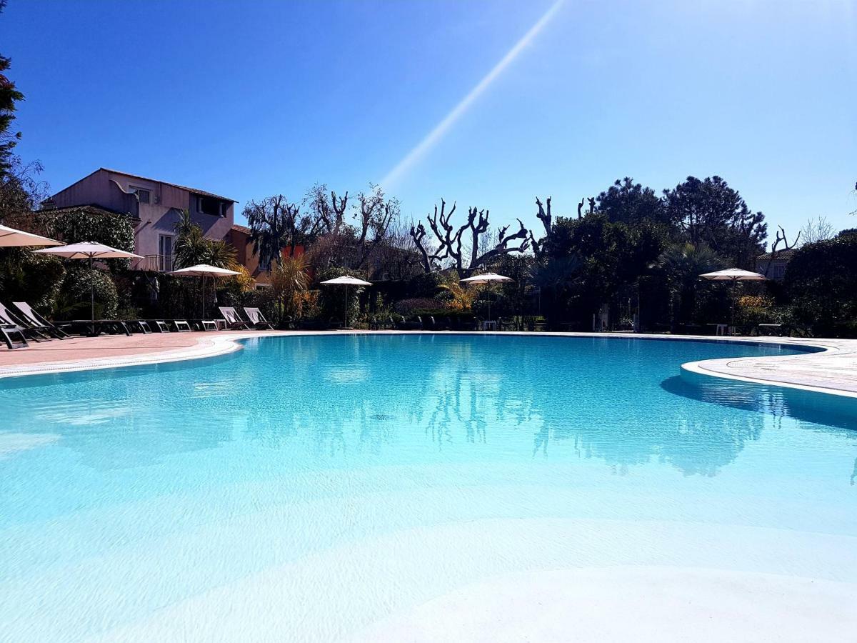 Les Ecrins De La Badine - Hameaux Apartment Hyeres Luaran gambar