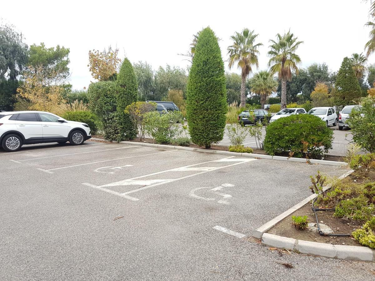 Les Ecrins De La Badine - Hameaux Apartment Hyeres Luaran gambar